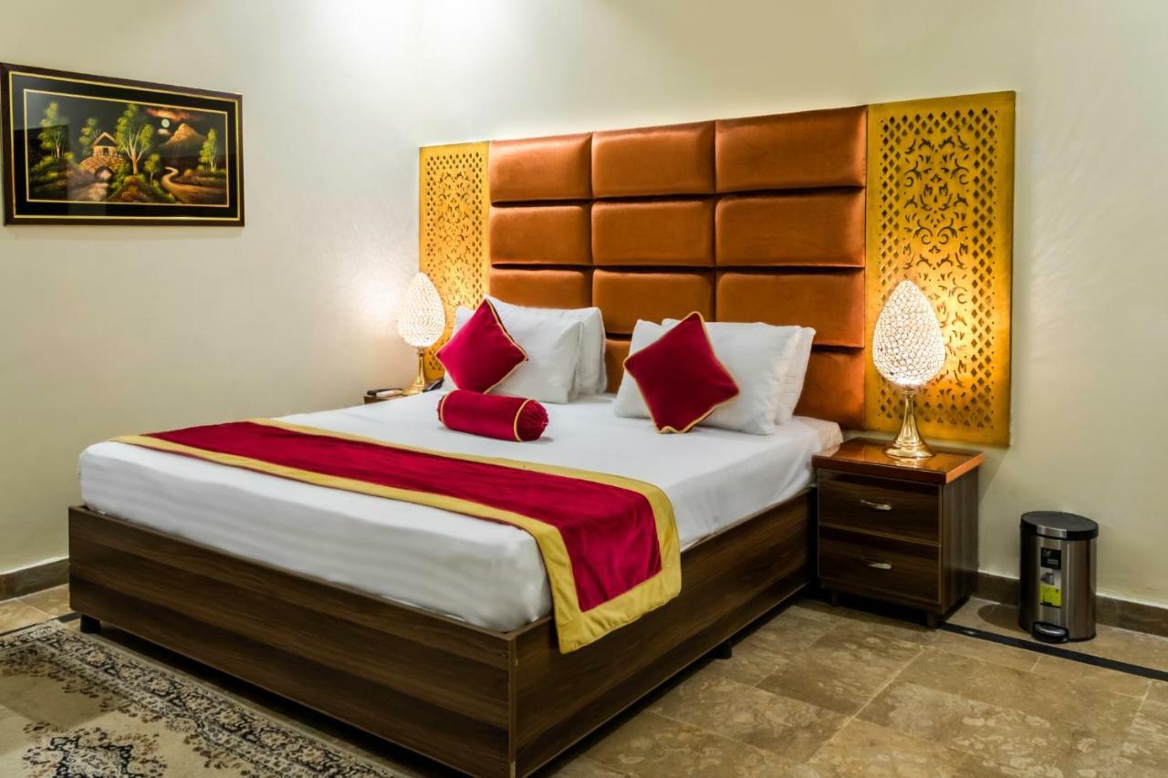 Rose Palace Hotel Lahore Bagian luar foto